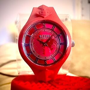 NWT VERSACE VERSUS WATCH BRAND NEW NEVER BEEN WORN IN MINT CONDITION.